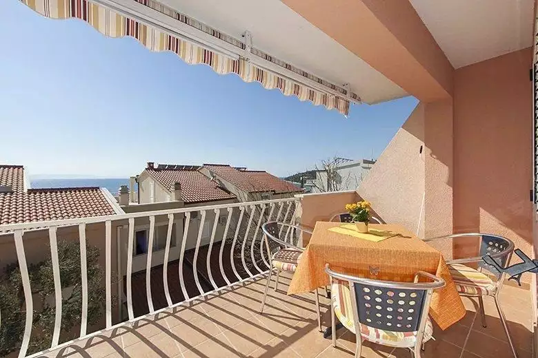 Hotels 377m² in Croatia, Tucepi. Priced at 950000€ rent photo-7
