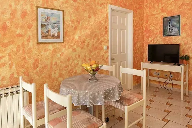 Hotels 377m² in Croatia, Tucepi. Priced at 950000€ rent photo-11
