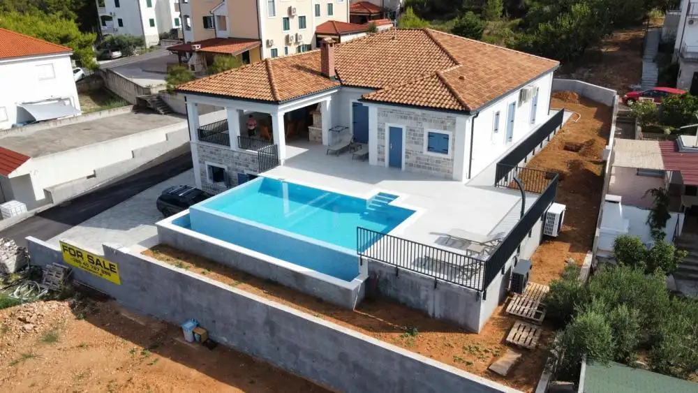 Villa 230m² in Croatia, Jelsa. Priced at 1950000€ rent photo-10