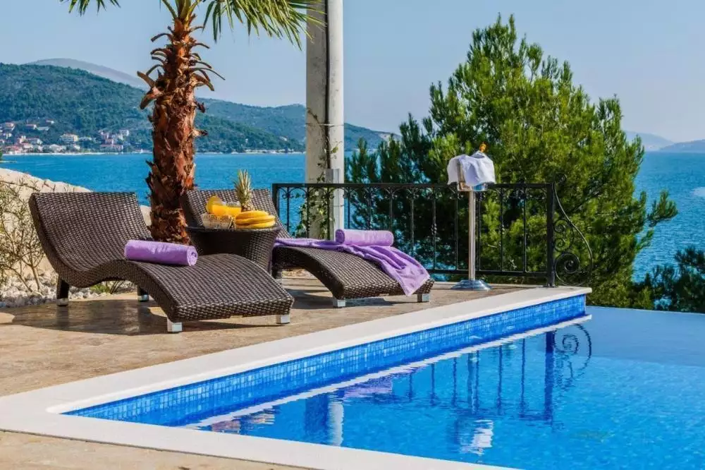 Villa 247m² in Croatia, Trogir. Priced at 1400000€ rent photo-1