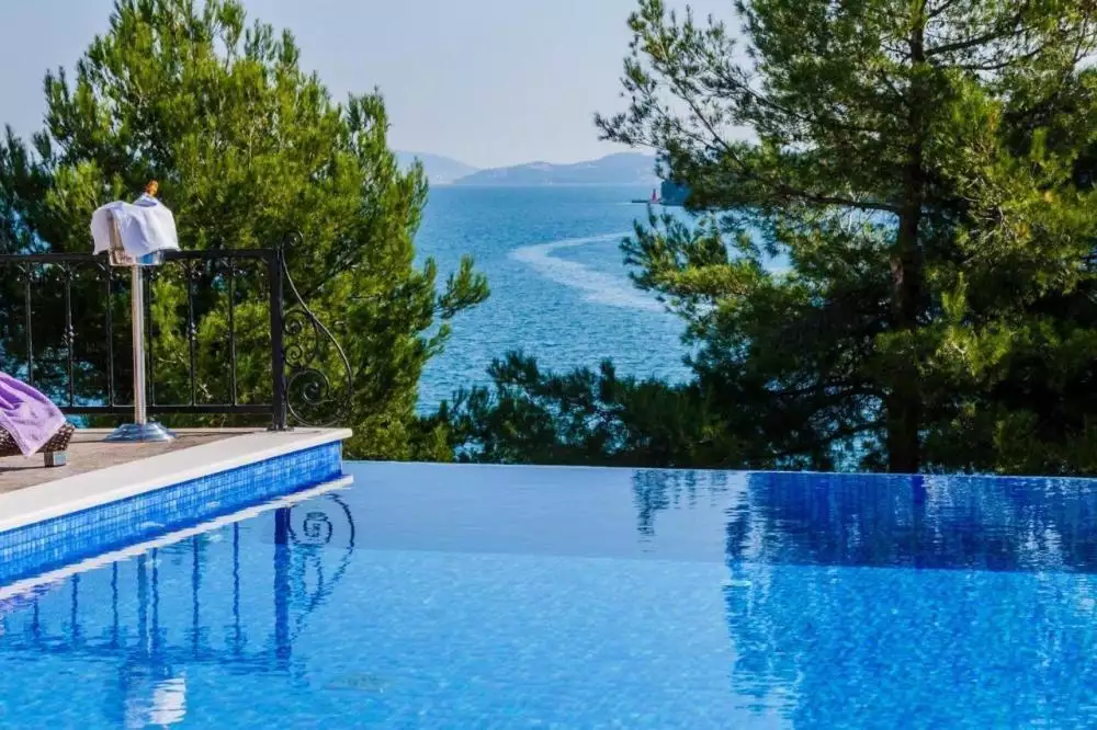 Villa 247m² in Croatia, Trogir. Priced at 1400000€ rent photo-3