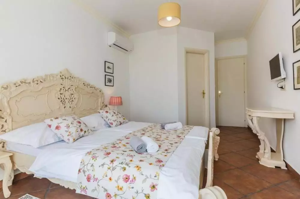 Villa 247m² in Croatia, Trogir. Priced at 1400000€ rent photo-15