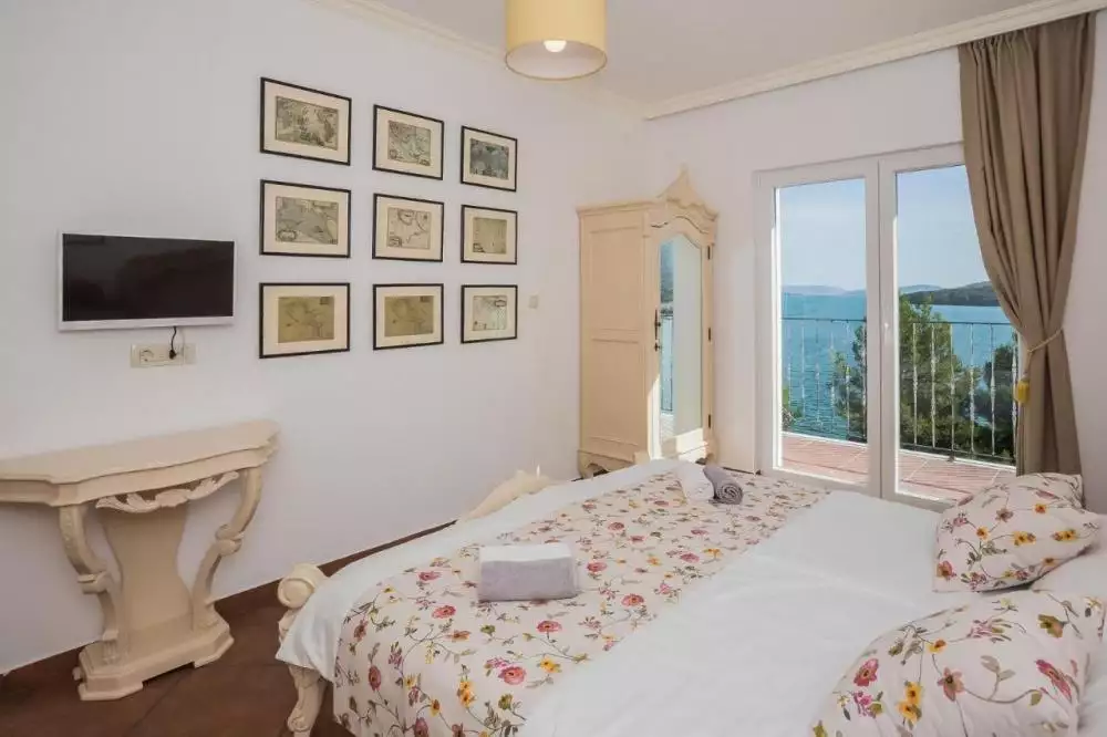 Villa 247m² in Croatia, Trogir. Priced at 1400000€ rent photo-17