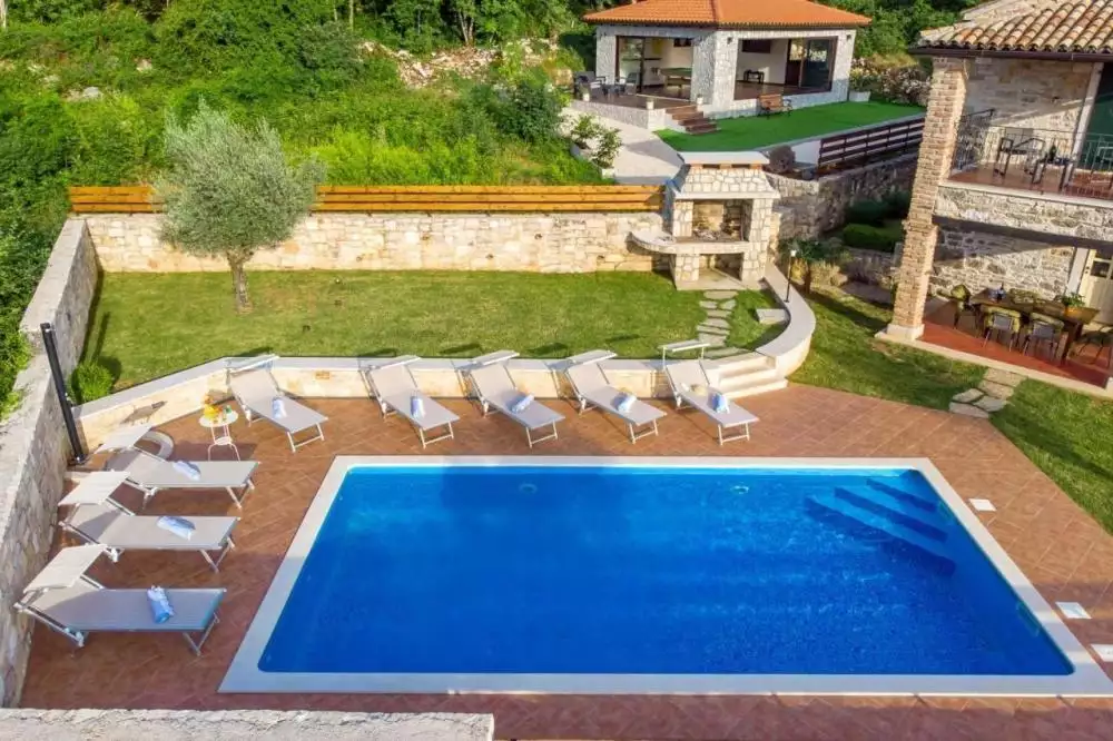 Villa 300m² in Italy, Mutignano. Priced at 890000€ rent photo-4