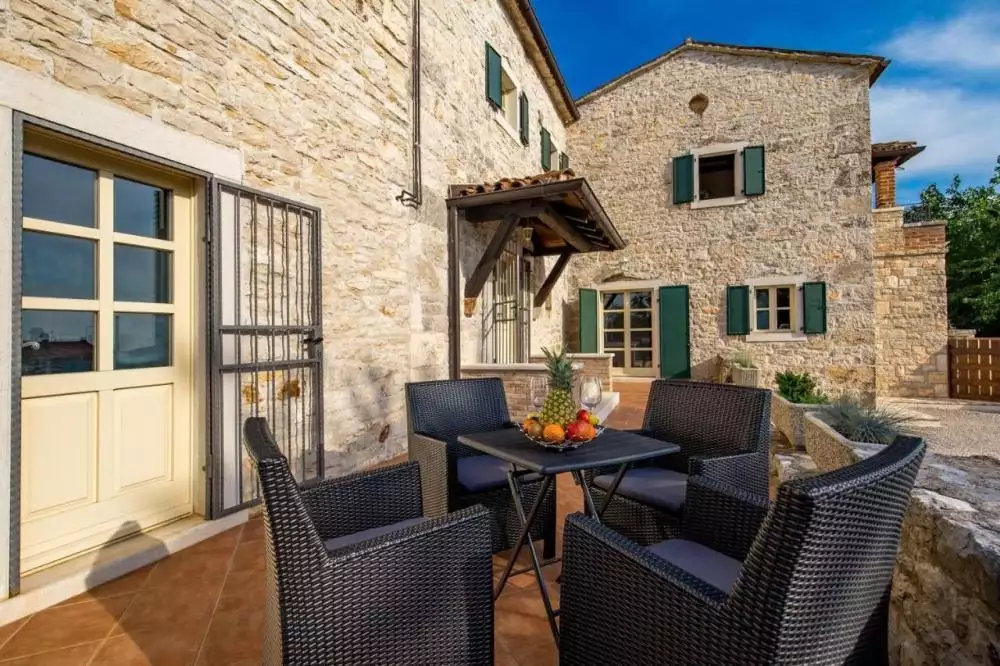 Villa 300m² in Italy, Mutignano. Priced at 890000€ rent photo-5