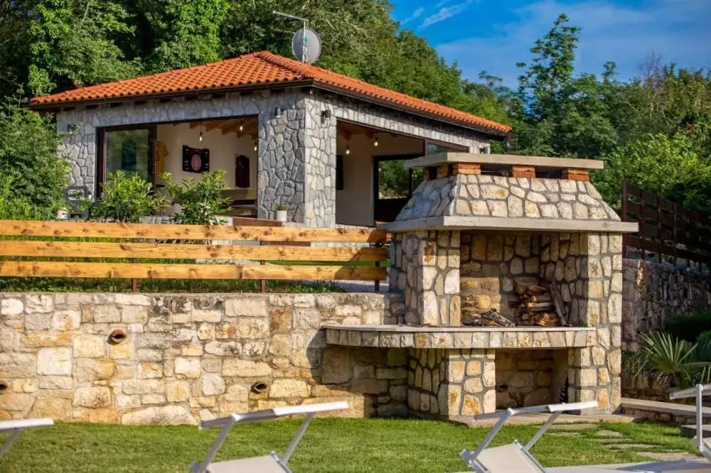 Villa 300m² in Italy, Mutignano. Priced at 890000€ rent photo-7
