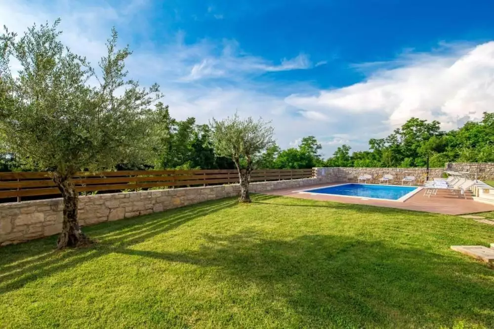 Villa 300m² in Italy, Mutignano. Priced at 890000€ rent photo-9
