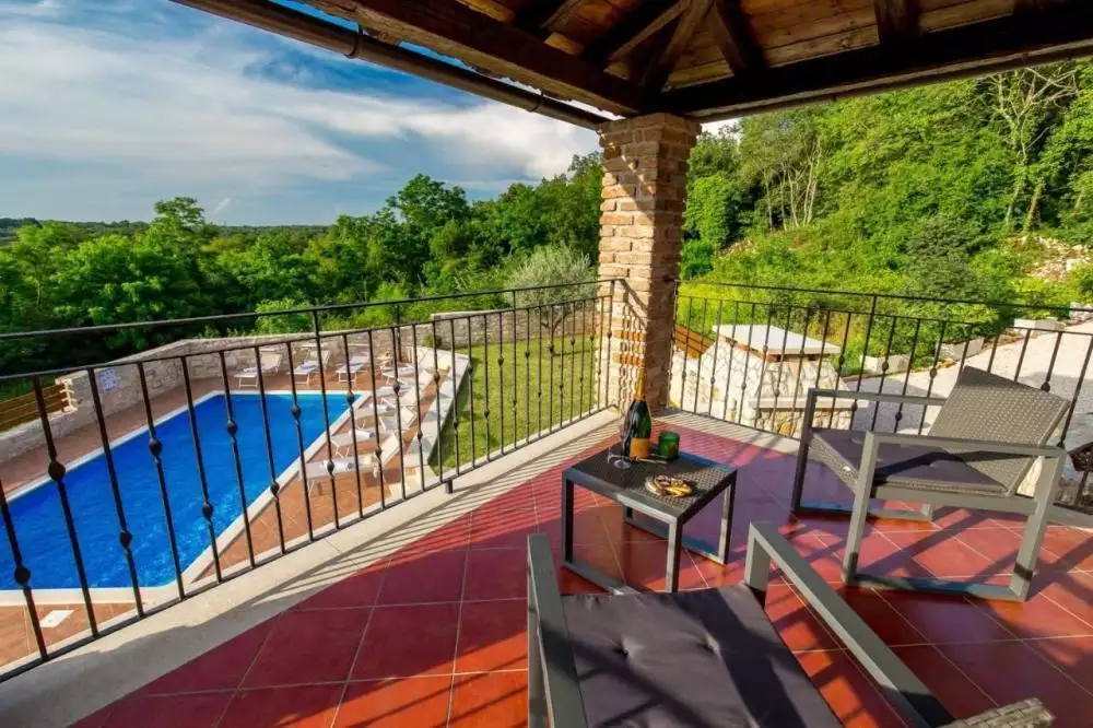 Villa 300m² in Italy, Mutignano. Priced at 890000€ rent photo-10