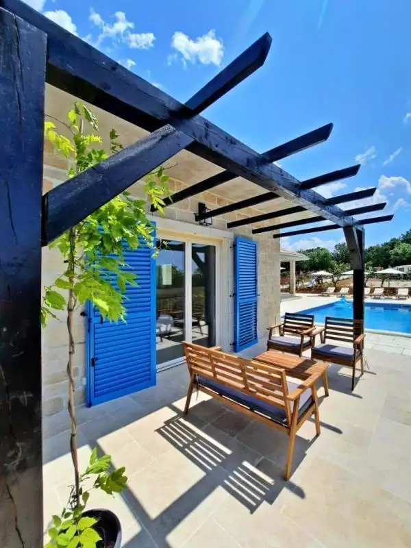 Villa 265m² in Croatia, Kanfanar. Priced at 950000€ rent photo-5