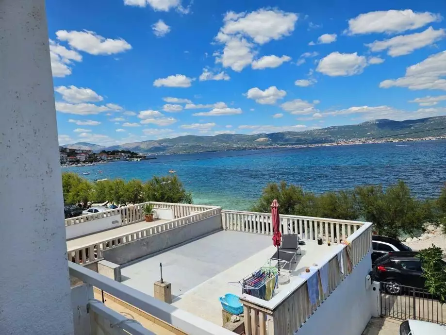 Villa 300m² in Croatia, Ciovo. Priced at 990000€ rent photo-1