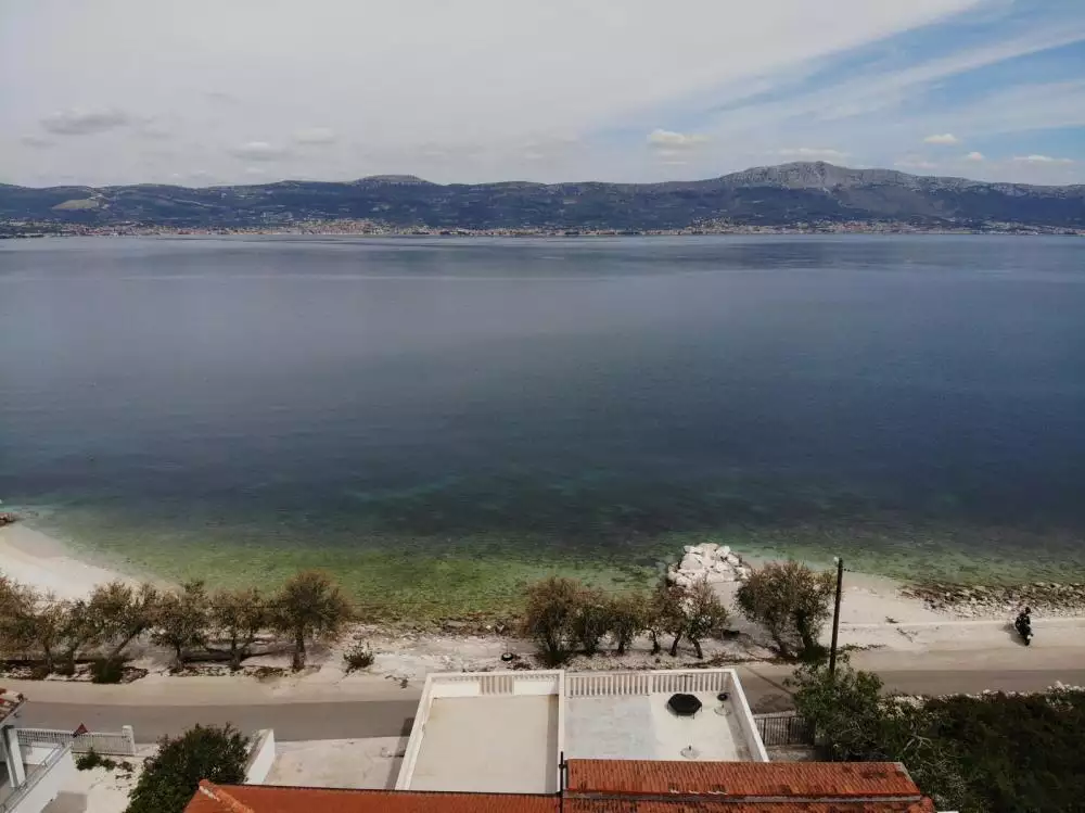 Villa 300m² in Croatia, Ciovo. Priced at 990000€ rent photo-2