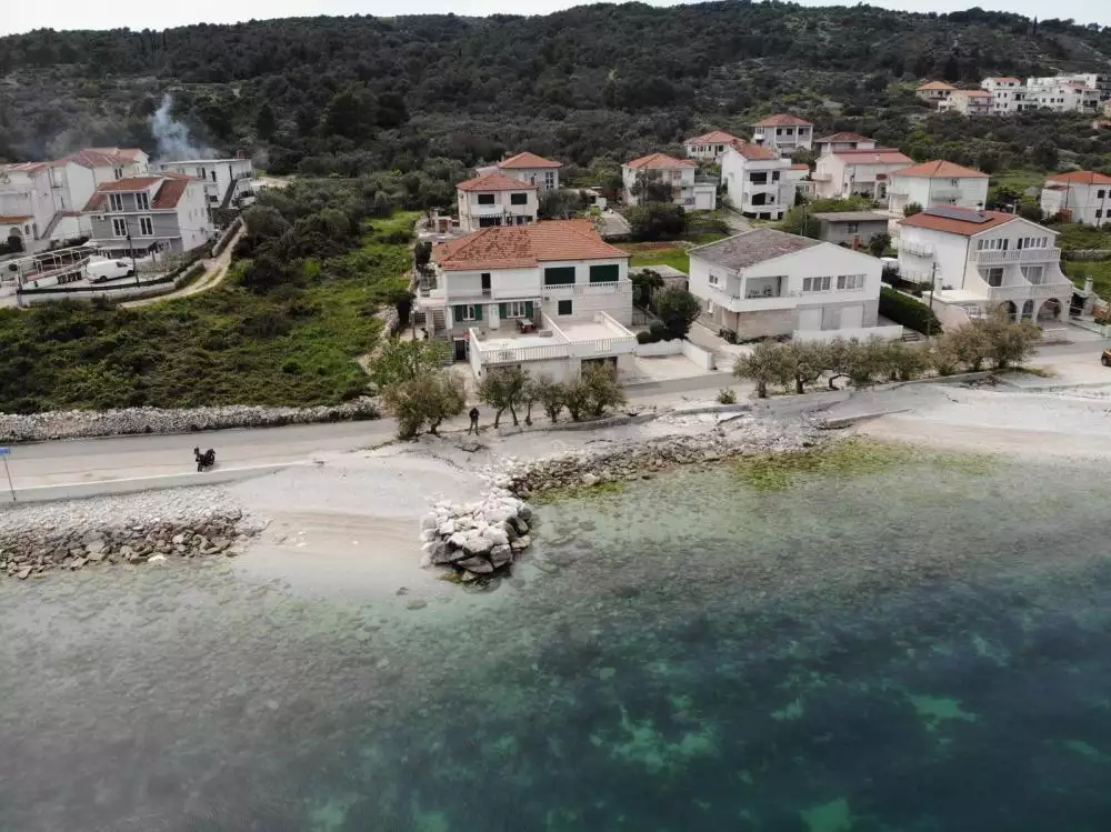 Villa 300m² in Croatia, Ciovo. Priced at 990000€ rent photo-4