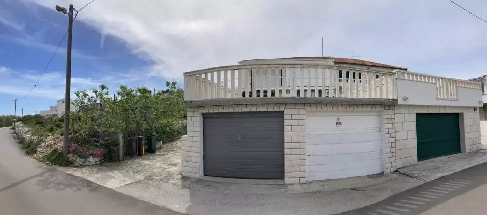 Villa 300m² in Croatia, Ciovo. Priced at 990000€ rent photo-12