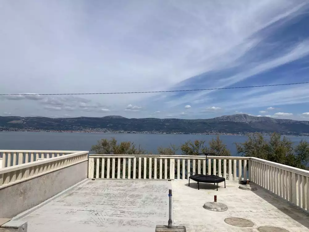 Villa 300m² in Croatia, Ciovo. Priced at 990000€ rent photo-17