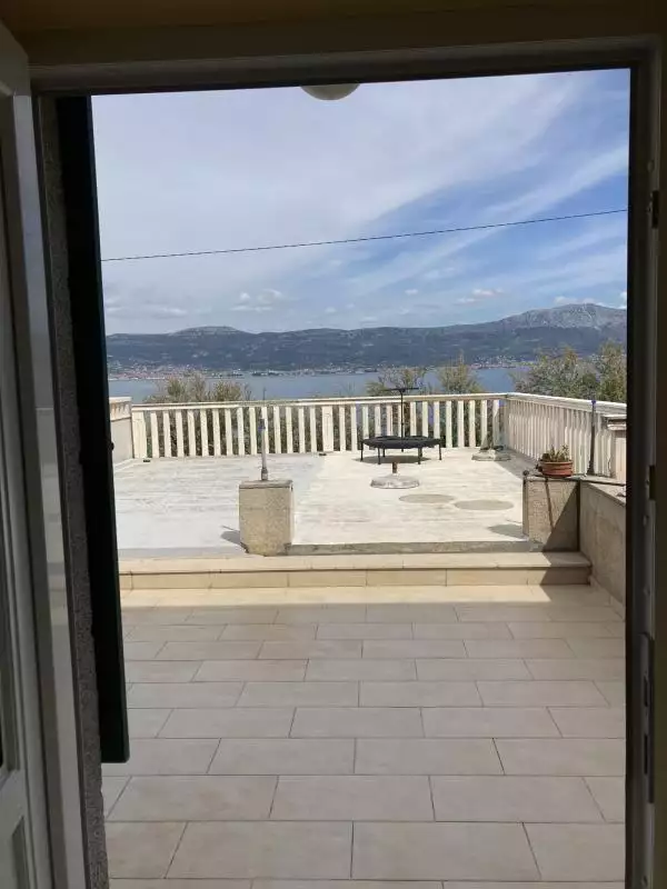 Villa 300m² in Croatia, Ciovo. Priced at 990000€ rent photo-19