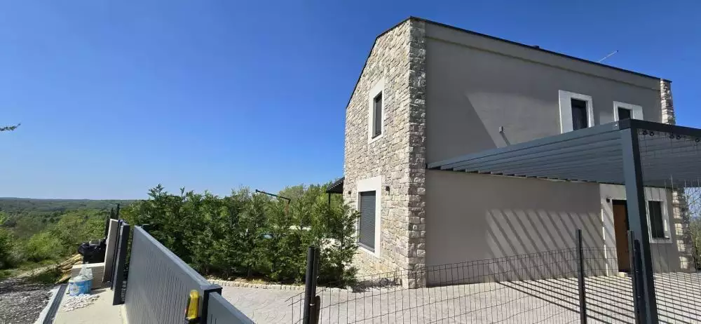 Villa 198m² in Croatia, Karojba. Priced at 780000€ rent photo-4