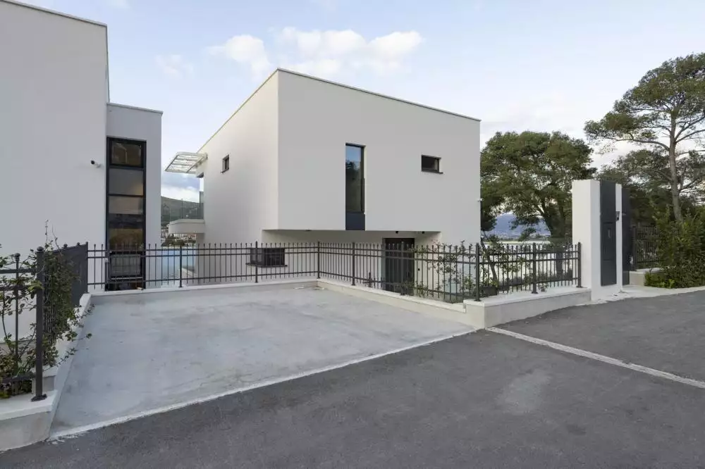 Villa 400m² in Croatia, Trogir. Priced at 2500000€ rent photo-17