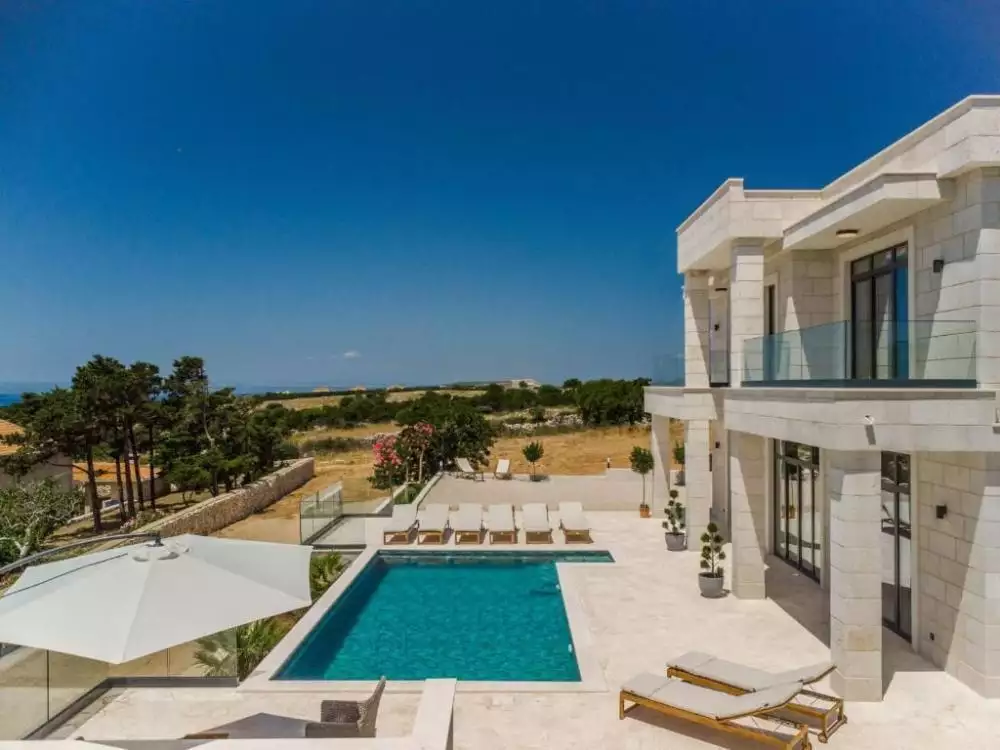 Villa 350m² in Croatia, Novalja. Priced at 1500000€ rent photo-4
