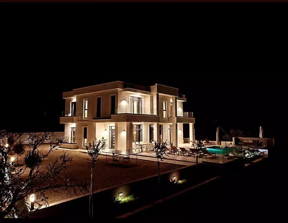 Villa 350m² in Croatia, Novalja. Priced at 1500000€ rent photo-6