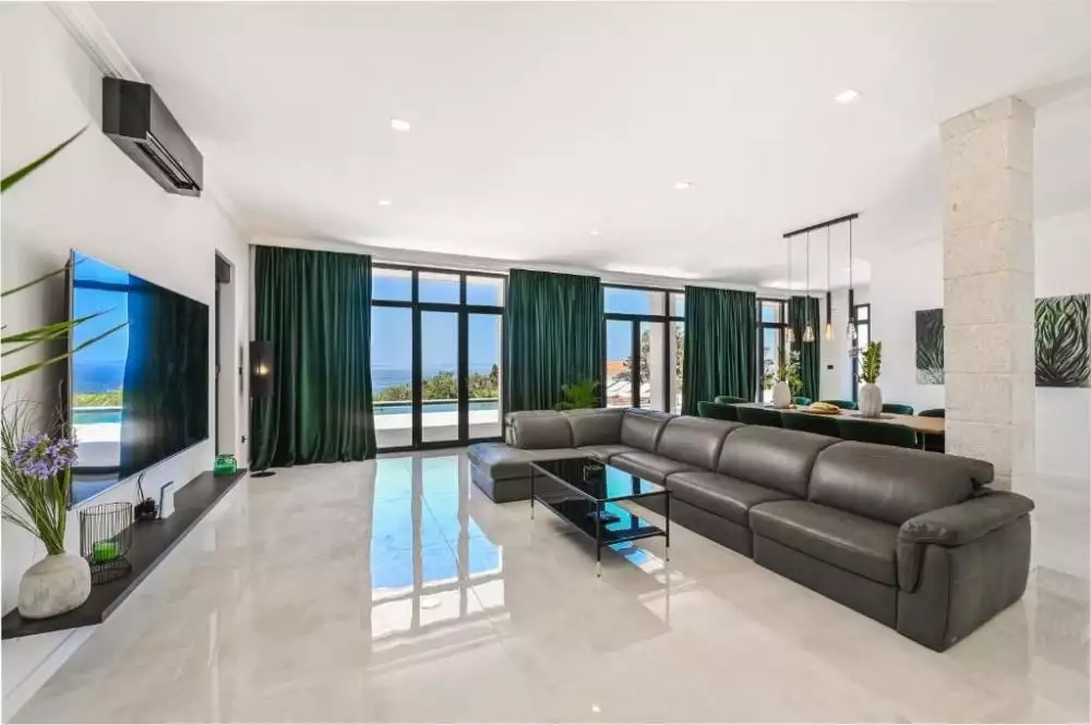 Villa 350m² in Croatia, Novalja. Priced at 1500000€ rent photo-12