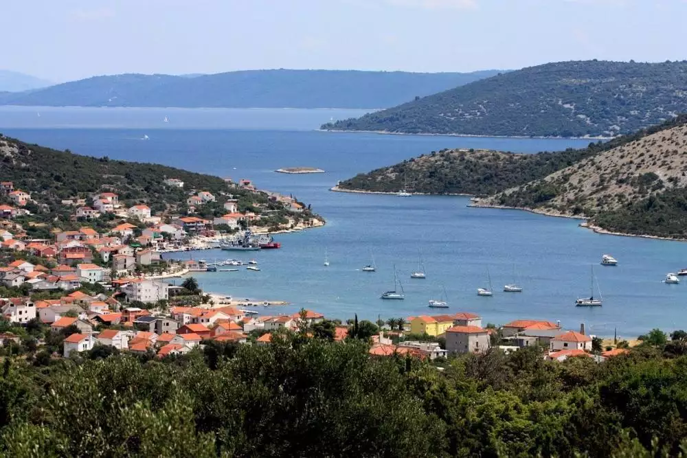 Villa 208m² in Croatia, Vinisce. Priced at 800000€ rent photo-6