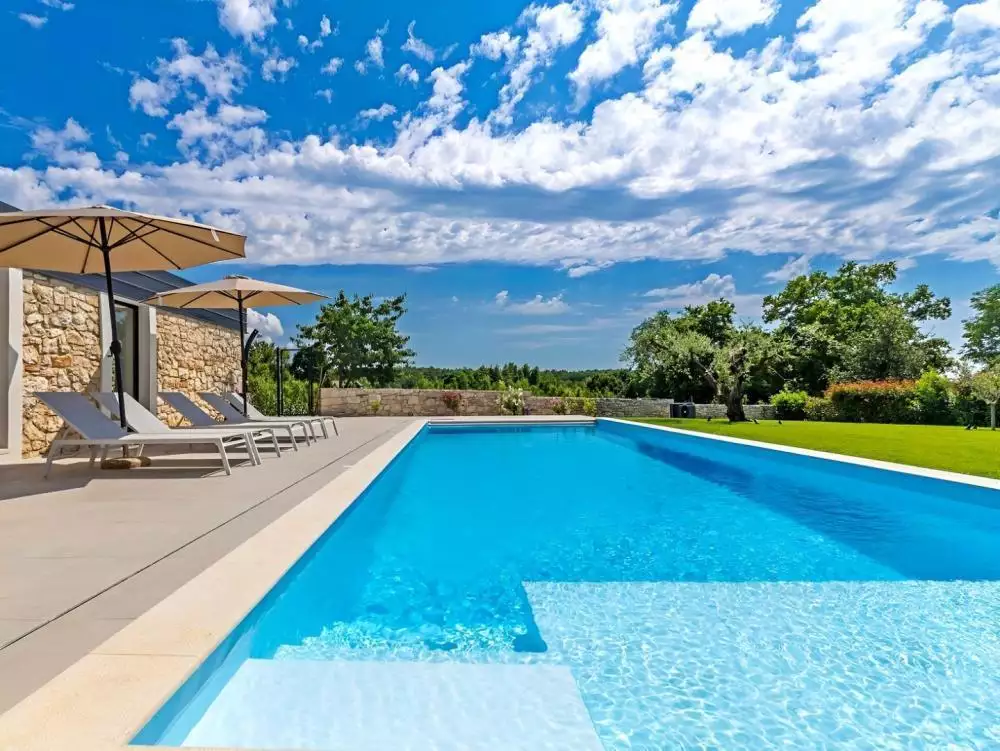Villa 350m² in Croatia, Brtonigla. Priced at 1100000€ rent photo-4