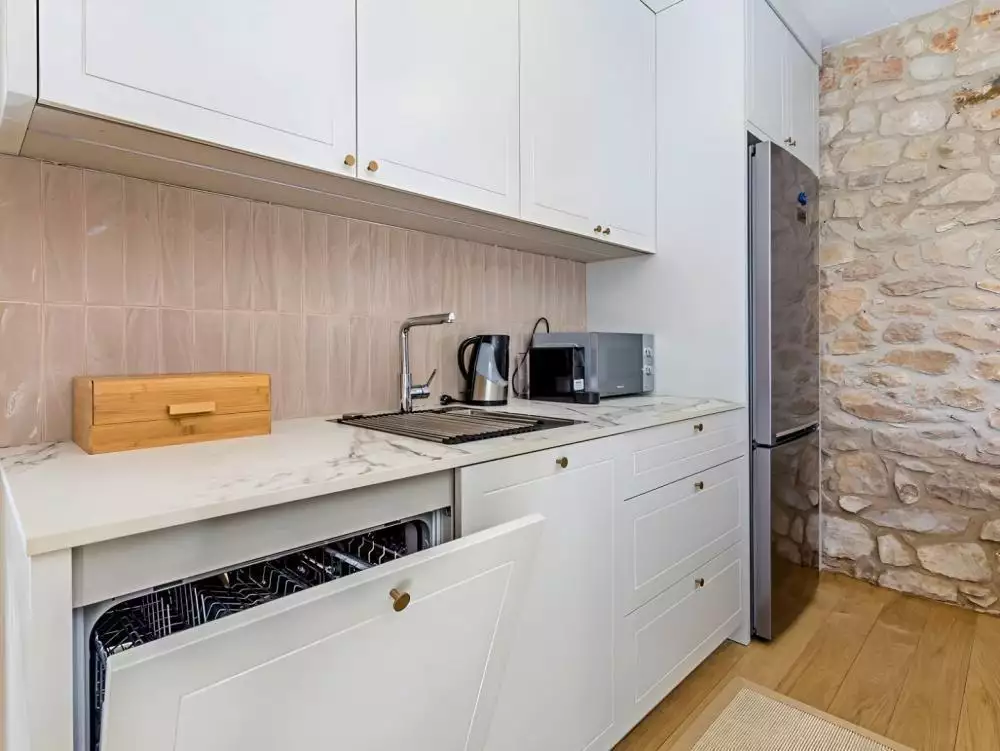 Villa 350m² in Croatia, Brtonigla. Priced at 1100000€ rent photo-9