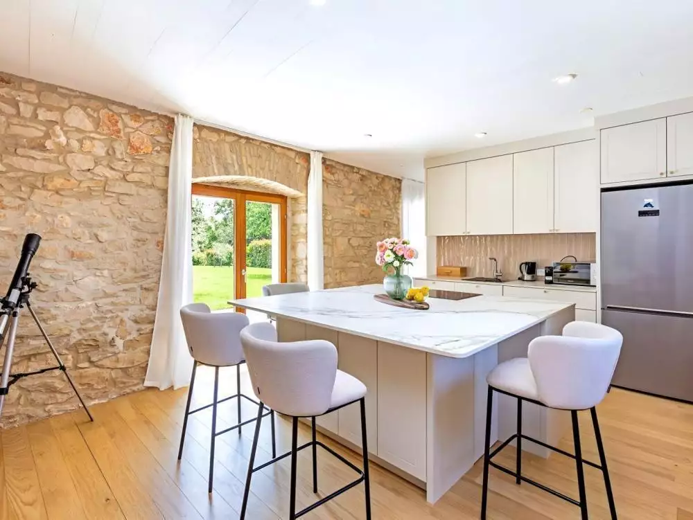Villa 350m² in Croatia, Brtonigla. Priced at 1100000€ rent photo-12