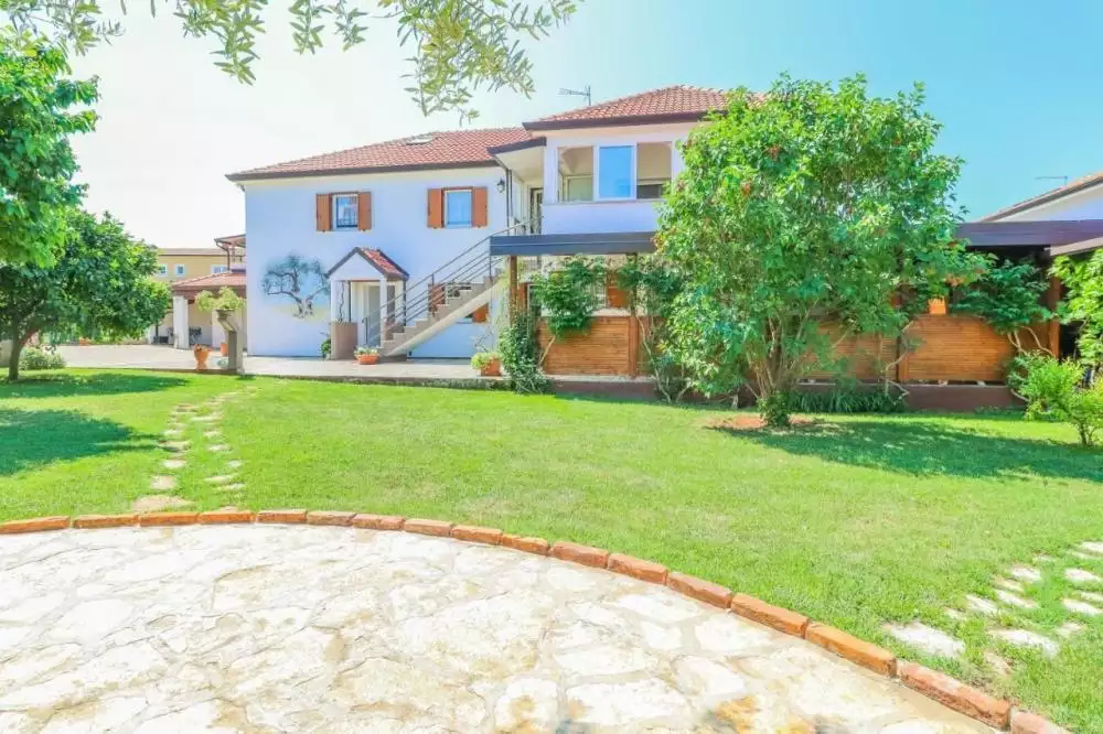Hotels 468m² in Croatia, Umag. Priced at 900000€ rent photo-3