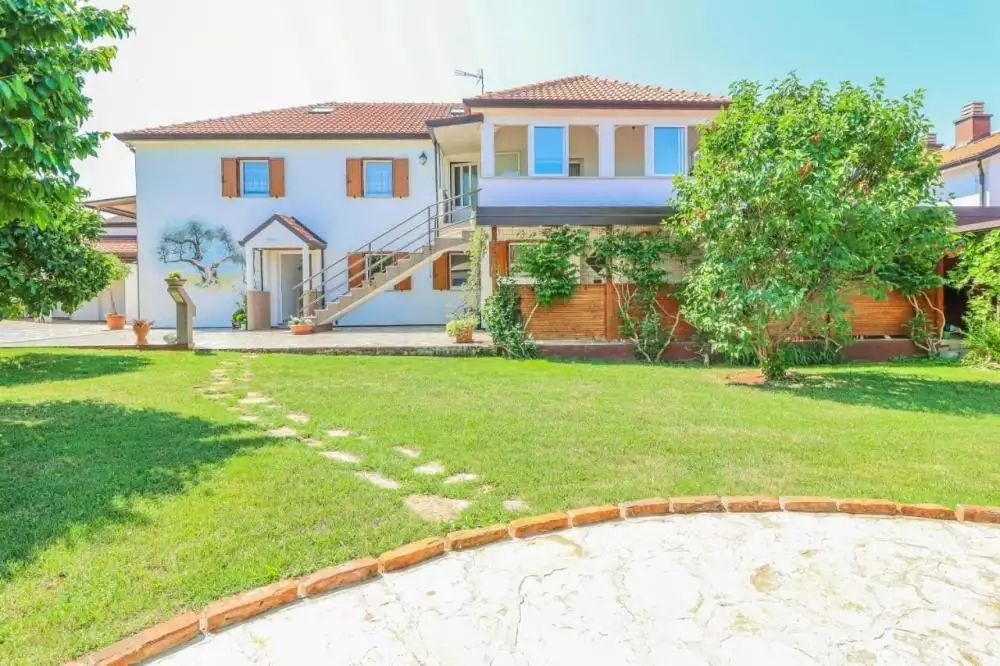 Hotels 468m² in Croatia, Umag. Priced at 900000€ rent photo-6