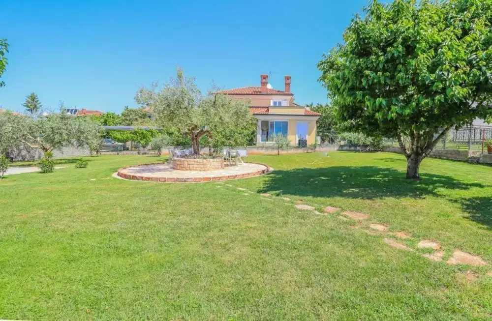 Hotels 468m² in Croatia, Umag. Priced at 900000€ rent photo-8