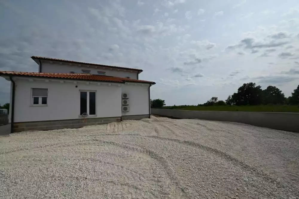 Villa 360m² in Croatia, Kanfanar. Priced at 1050000€ rent photo-2