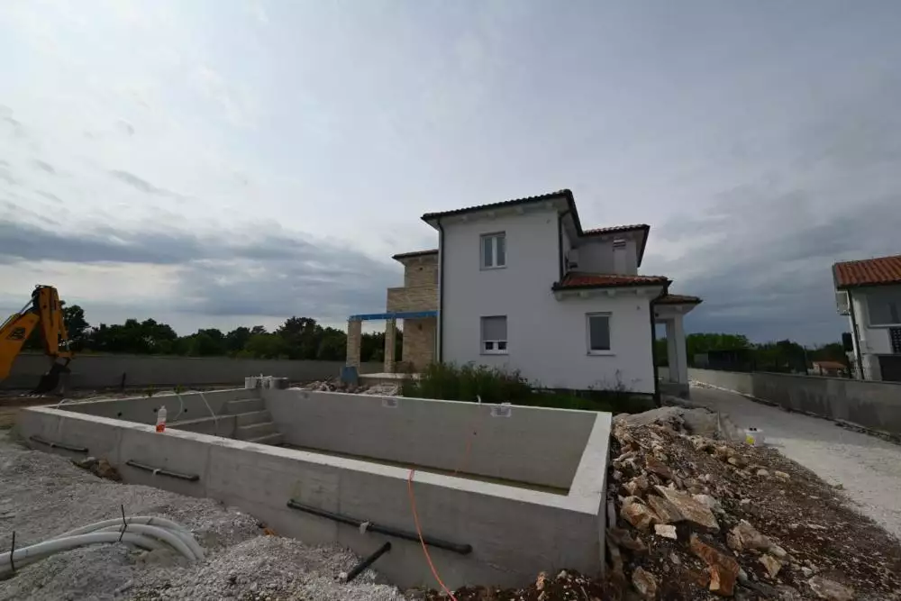 Villa 360m² in Croatia, Kanfanar. Priced at 1050000€ rent photo-5
