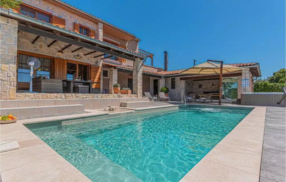 Villa 315m² in Croatia, Sibenik. Priced at 1390000€ rent photo-4