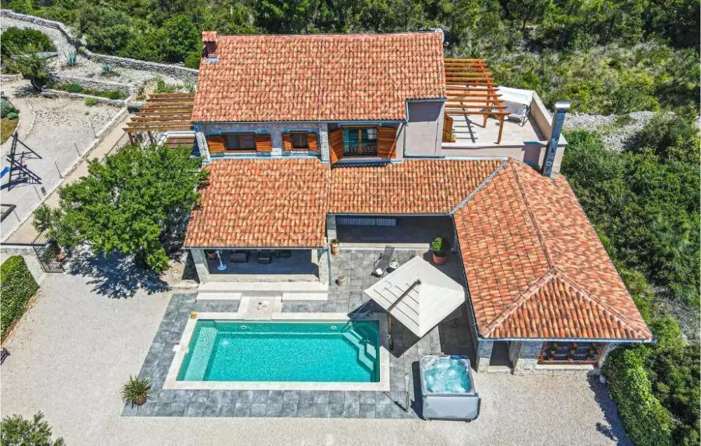 Villa 315m² in Croatia, Sibenik. Priced at 1390000€ rent photo-7