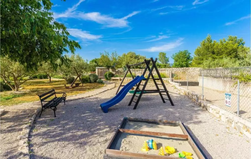 Villa 315m² in Croatia, Sibenik. Priced at 1390000€ rent photo-12