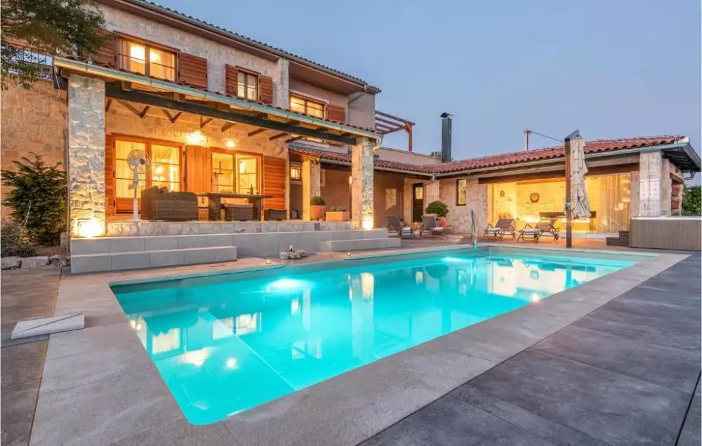 Villa 315m² in Croatia, Sibenik. Priced at 1390000€ rent photo-16