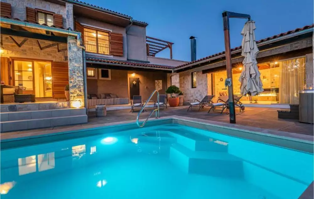 Villa 315m² in Croatia, Sibenik. Priced at 1390000€ rent photo-19