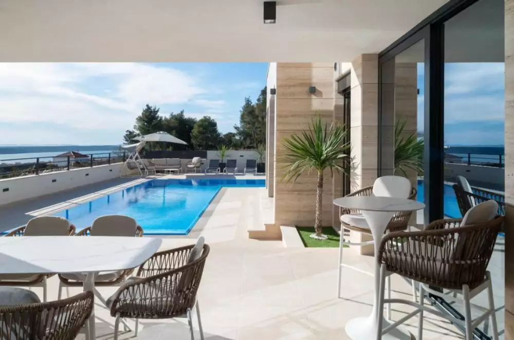 Villa 200m² in Croatia, Razanac. Priced at 1350000€ rent photo-6