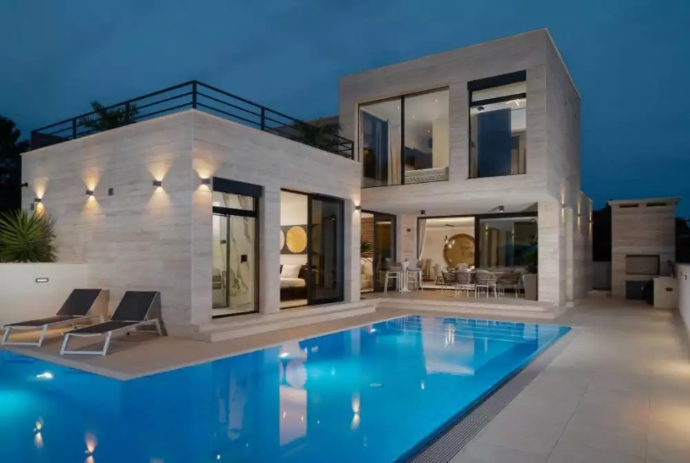 Villa 200m² in Croatia, Razanac. Priced at 1350000€ rent photo-8