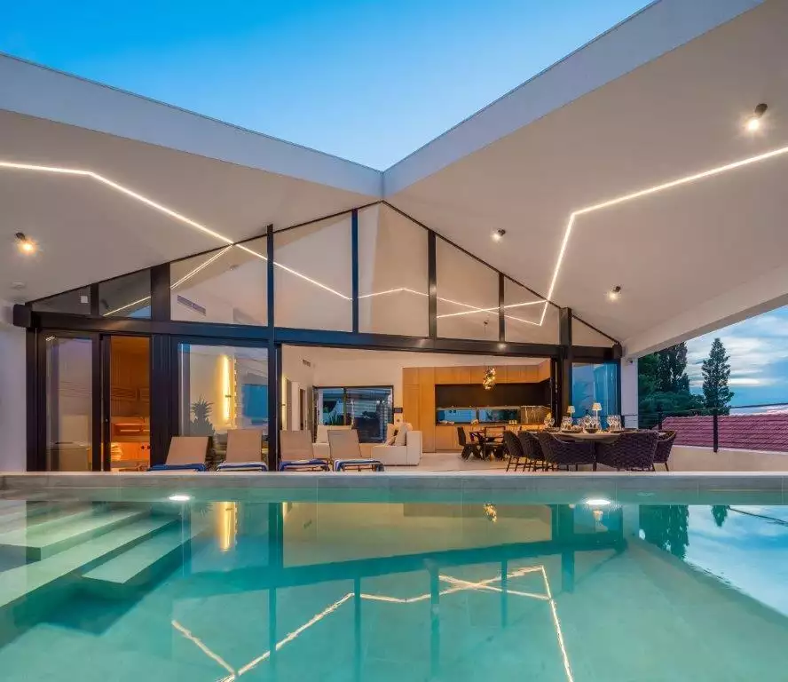 Villa 250m² in Croatia, Brac. Priced at 1980000€ rent photo-2
