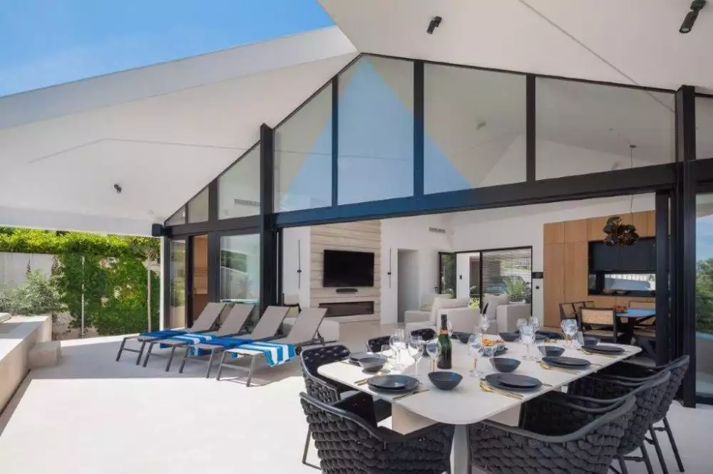 Villa 250m² in Croatia, Brac. Priced at 1980000€ rent photo-3