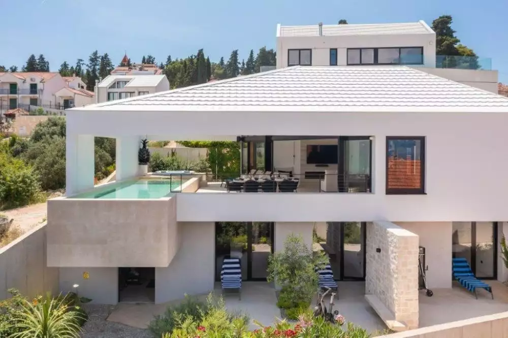 Villa 250m² in Croatia, Brac. Priced at 1980000€ rent photo-5