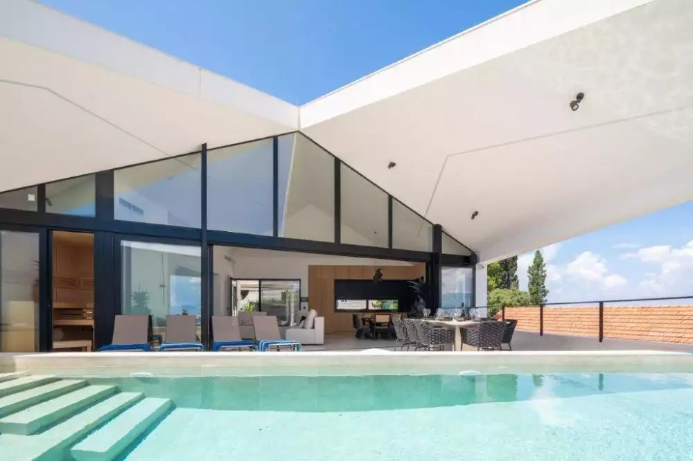 Villa 250m² in Croatia, Brac. Priced at 1980000€ rent photo-8