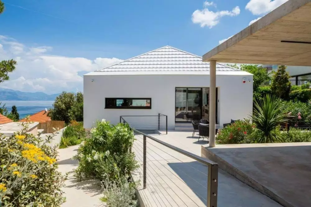 Villa 250m² in Croatia, Brac. Priced at 1980000€ rent photo-9