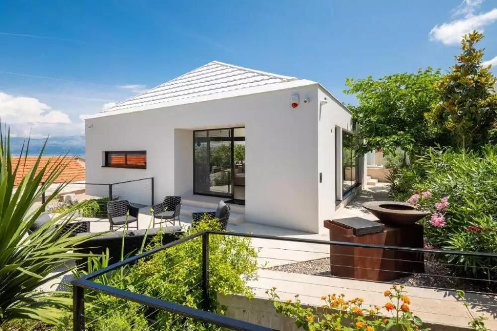 Villa 250m² in Croatia, Brac. Priced at 1980000€ rent photo-11