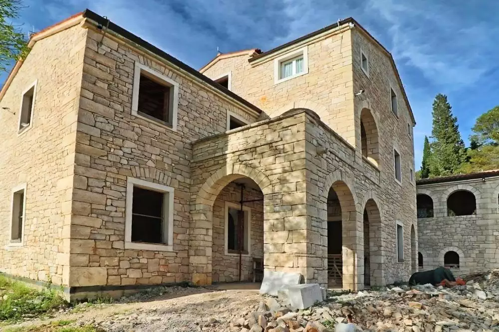 Villa 650m² in Croatia, Rovinj. Priced at 1900000€ rent photo-3