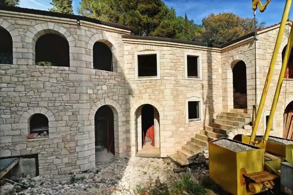 Villa 650m² in Croatia, Rovinj. Priced at 1900000€ rent photo-7
