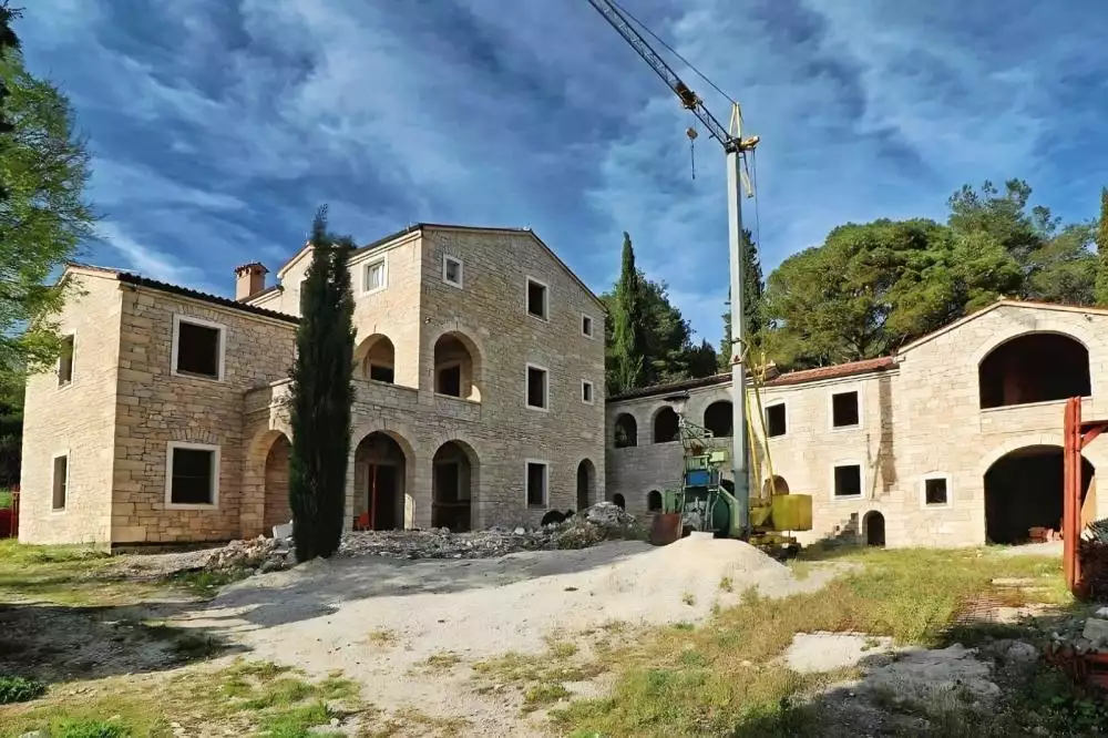 Villa 650m² in Croatia, Rovinj. Priced at 1900000€ rent photo-1