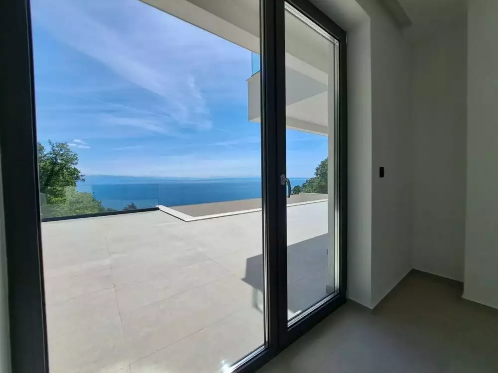 Villa 250m² in Croatia, Lovran. Priced at 1700000€ rent photo-11